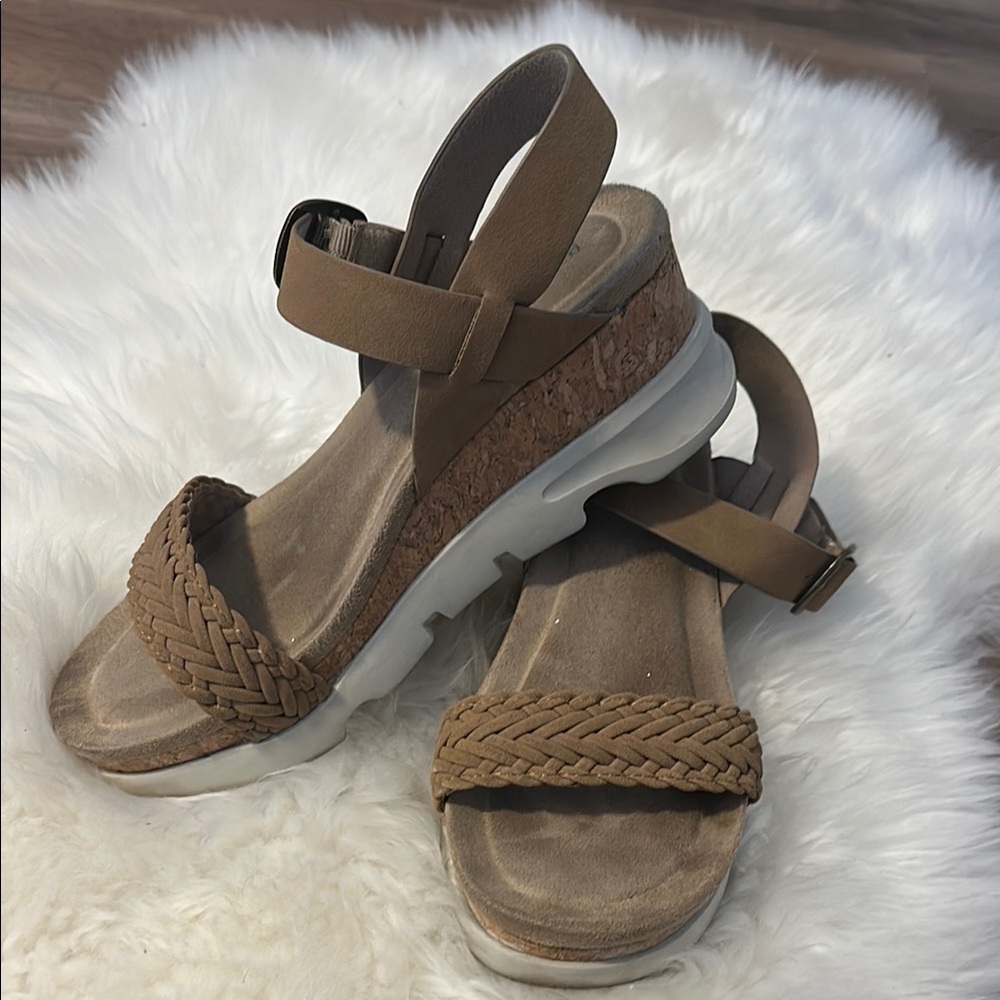 Women's Tan Sandals